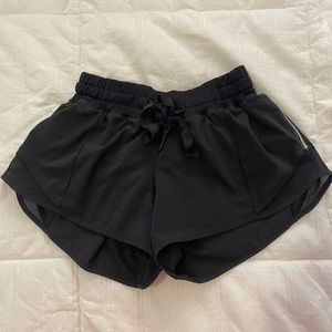 Lululemon Hotty Hot Shorts 2.5”